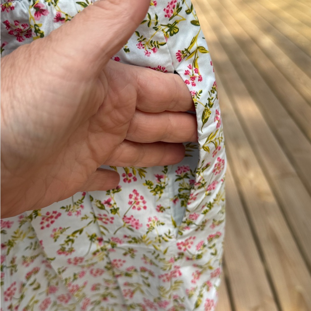 🌺 J CREW Short Sleeved Smocked Dress in Meadow Floral. - Picture 6 of 7